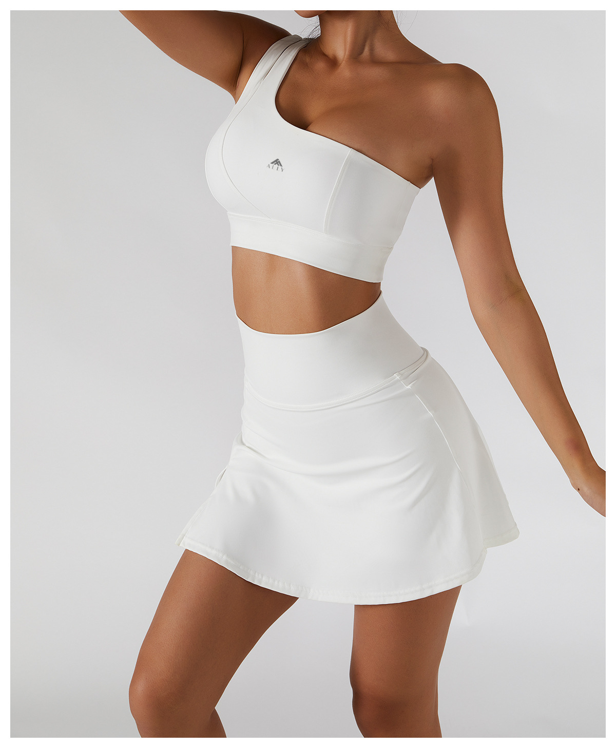 Ensemble de sport Grace™ — Haut rembourré à une épaule + jupe